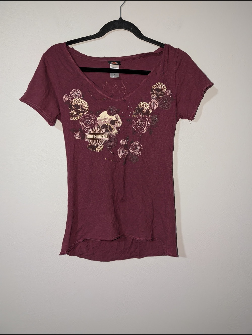 S Harley-Davidson Women's Maroon Skull & Rose V-Neck Tee